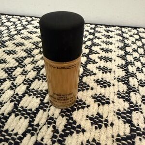 MAC Studio Fix Fluid Foundation NC30